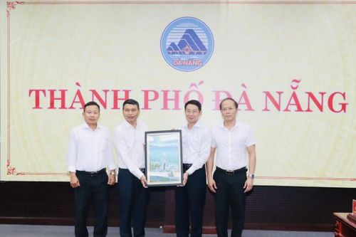 Đoàn công tác của tỉnh Khánh Hòa thăm và làm việc với TP. Đà Nẵng về kinh nghiệm xây dựng đô thị trực thuộc Trung ương và chuyển đổi số