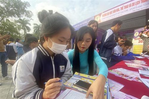 Góp phần thuận lợi cho du học sinh Việt Nam sang Canada học tập