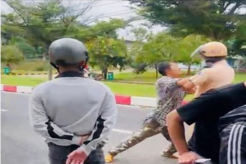 Tạm giữ hình sự tài xế dùng dao tấn công cảnh sát giao thông