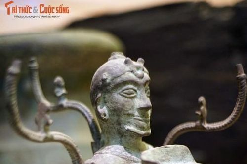 Cây đèn 2.000 tuổi ở Thanh Hóa liên quan đến Hy Lạp cổ?