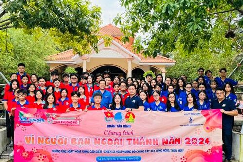 Sinh viên cùng chung tay 'Vì người bạn ngoại thành' năm 2024