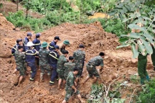 Khen thưởng đột xuất thành tích xuất sắc của cán bộ, chiến sĩ quân đội ở Hà Giang