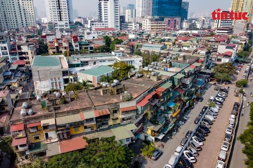 Vẫn còn hộ dân cố bám trụ trong khu tập thể nguy hiểm cấp độ D