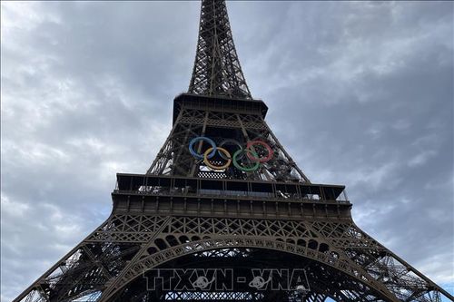 Olympic 2024: Ngọn lửa rọi sáng con đường đến một thế giới hòa bình và hòa hợp