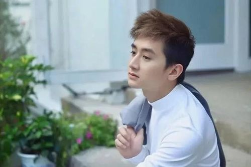 Chia sẻ nhói lòng của ca sĩ điển trai nhiễm HIV khát khao được sống