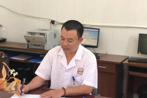 Bộ trưởng Y tế gửi thư khen 'bác sĩ đuổi theo xe' cứu bé đuối nước