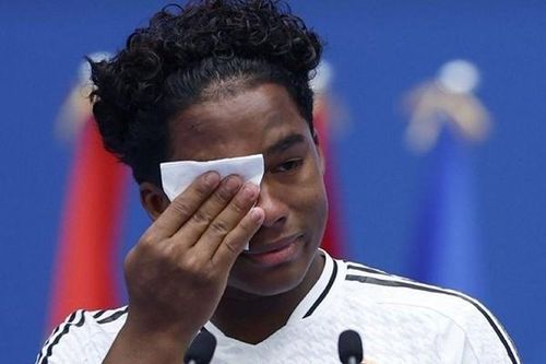 Tiền đạo Endrick bật khóc trong buổi ra mắt Real Madrid