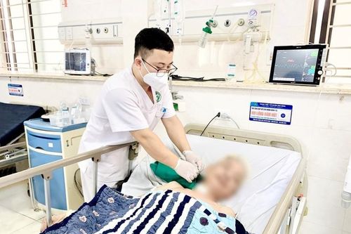 Lọc máu cứu người đàn ông 60 tuổi bị ngộ độc rượu nguy kịch