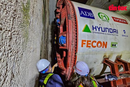 Kiểm tra 'cặp đôi' robot TBM khổng lồ phục vụ khoan hầm Metro ngày 30/7