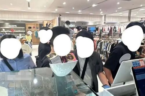 Nhân viên bán hàng ở Đài Loan gây phẫn nộ vì rủa khách 'bị bão cuốn trôi'