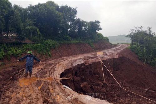 Mưa lớn kéo dài khiến nhiều tuyến đường tại Đắk Nông sạt lở