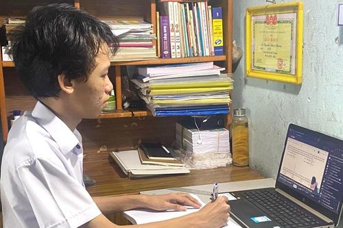 Thủ khoa khối A01: 'Kiên trì bước tiếp, thành quả sẽ đến'