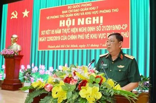 Thượng tướng Huỳnh Chiến Thắng dự, chỉ đạo hội nghị sơ kết khu vực phòng thủ Quân khu 7