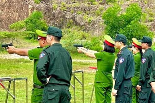 Gần 400 CBCS tham gia kiểm tra bắn đạn thật, súng ngắn quân dụng năm 2024