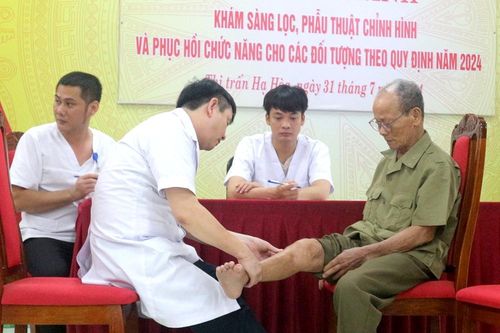Khám sàng lọc cho người khuyết tật vận động