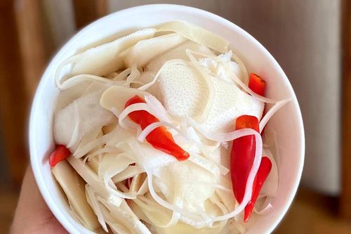 Mẹo ngâm măng ớt trắng giòn đơn giản