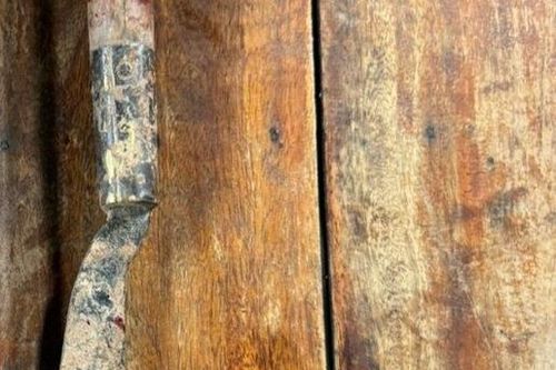 Nam thanh niên dùng rựa tấn công cha đẻ của đối thủ để dằn mặt
