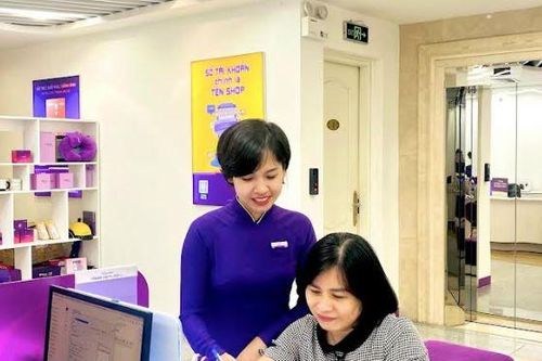 Cán bộ ngân hàng kịp thời ngăn chặn khách hàng bị kẻ gian lừa tiền