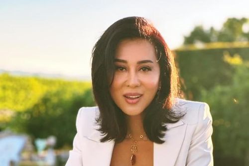 MC Kỳ Duyên U60 khiến giới trẻ 'ngả mũ' với thời trang táo bạo