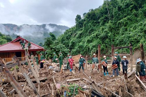 Chung tay giúp nhân dân khắc phục hậu quả mưa lũ