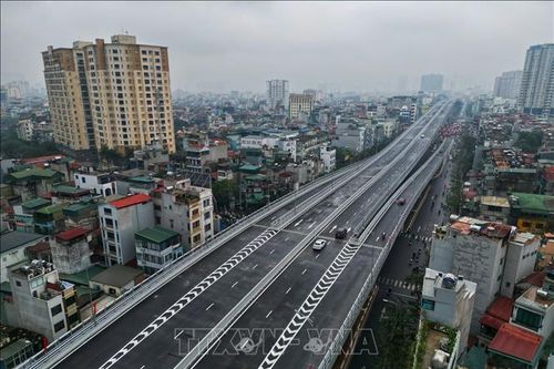 Xử lý nghiêm người điều khiển xe máy đi vào đường Vành đai 2 trên cao