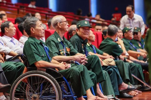 Bộ Y tế phản hồi đề xuất hỗ trợ thẻ bảo hiểm y tế cho vợ con của thương binh, bệnh binh