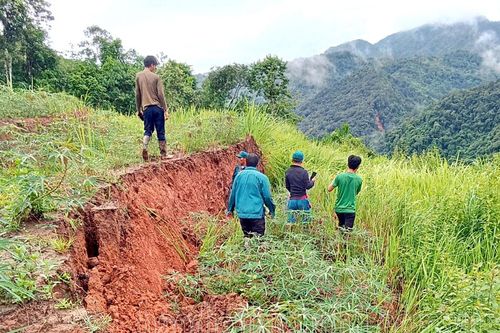 Di dời 23 hộ dân khỏi khu vực nguy cơ cao sạt lở đất