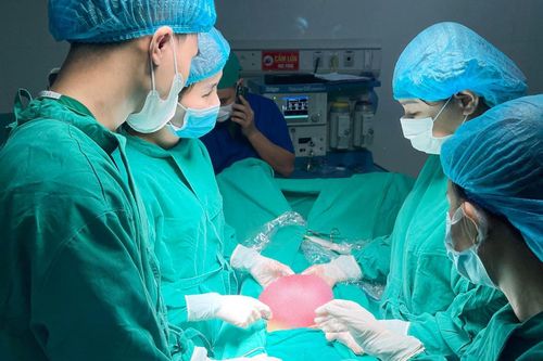Phẫu thuật thành công cho bệnh nhân có khối u xơ tử cung nặng 3,4kg
