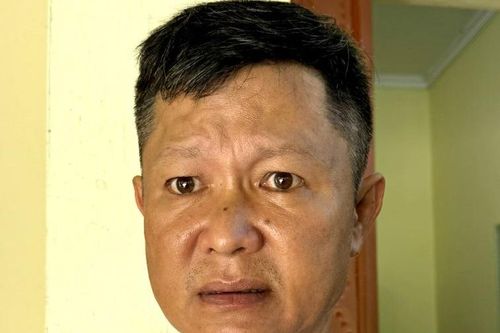 Hạt phó Hạt Quản lý đường bộ... trộm cắp biển báo giao thông