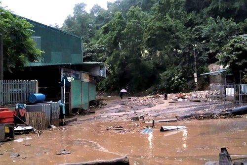 Nhiều tuyến đường ở Điện Biên sạt lở do mưa lớn