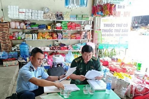 Lai Châu: Xử phạt hộ kinh doanh thức ăn chăn nuôi không đăng ký và thuốc trừ cỏ hết hạn sử dụng