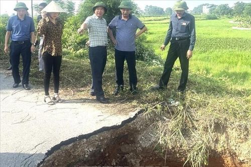 Hà Nội: Sập cống tiêu úng gây hư hỏng nghiêm trọng đê hữu Cầu
