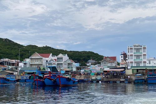 Đề xuất chi 203 tỷ đồng xây kè ven biển cho đảo 'vương quốc tôm hùm'