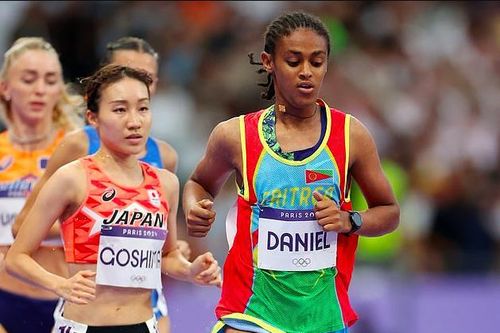 Bất ngờ bỏ cuộc dù đang dẫn đầu đường chạy 10.000m Olympic Paris