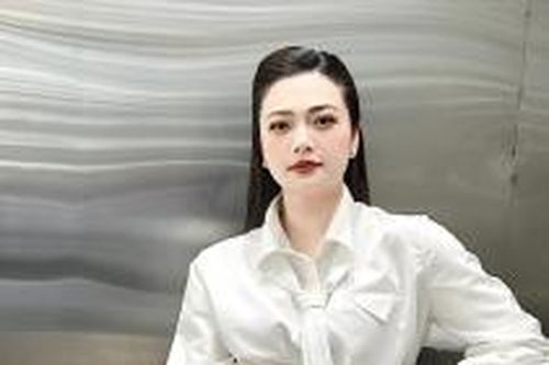 Diễn viên Kiều Anh 'lên đồ' gợi cảm hút mắt
