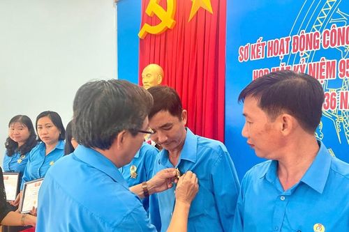 Liên đoàn Lao động huyện Chợ Mới kỷ niệm Ngày thành lập Công đoàn Việt Nam