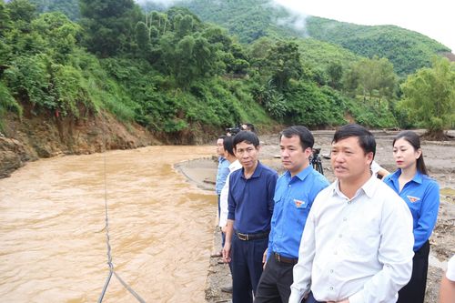 Những món quà ý nghĩa trao tặng người dân và thanh thiếu nhi vùng lũ tỉnh Sơn La