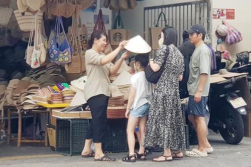 Đà Nẵng: Xử lý dứt điểm tình trạng hàng quán tràn ra đường 'lùa' khách du lịch