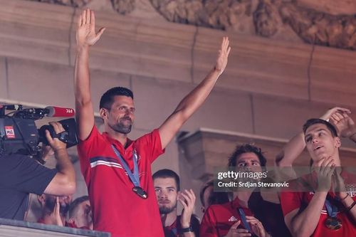 Djokovic được vinh danh đặc biệt ở Serbia, biển người nồng nhiệt chào đón