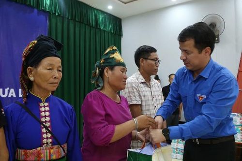 Chung tay hỗ trợ người dân vùng lũ tại Chiềng Nơi, tỉnh Sơn La