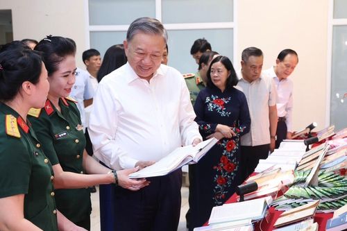 Củng cố và nâng cao bản lĩnh chính trị cho đội ngũ cán bộ lãnh đạo, người đứng đầu đáp ứng yêu cầu của thực tiễn cách mạng trong giai đoạn mới