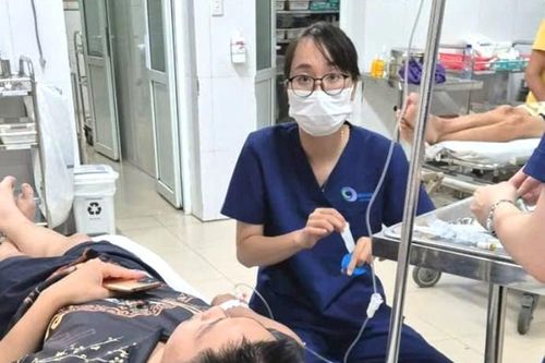 Làm rõ nguyên nhân vụ nhiều du khách nhập viện sau bữa tối ở khách sạn