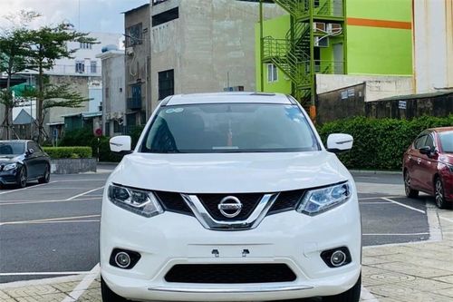 Hàng hiếm Nissan X-Trail lăn bánh 6 năm trượt giá ngang một chiếc Mitsubishi Xforce