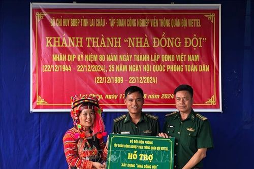 Bàn giao 'Nhà đồng đội' cho chiến sĩ Biên phòng có hoàn cảnh khó khăn