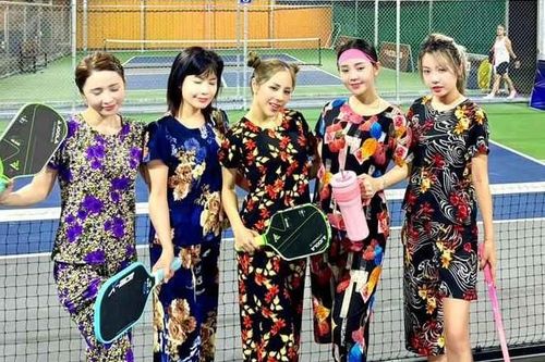 Diện outfit 'bà thím' lên sân pickleball, người chơi gây bão mạng
