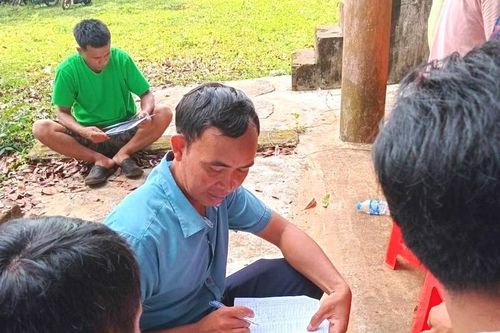 Nông dân Chư Păh tích cực cài đặt ứng dụng App Nông dân Việt Nam