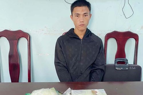 Gã trai 10X 'cõng' bọc ma túy đi tiêu thụ