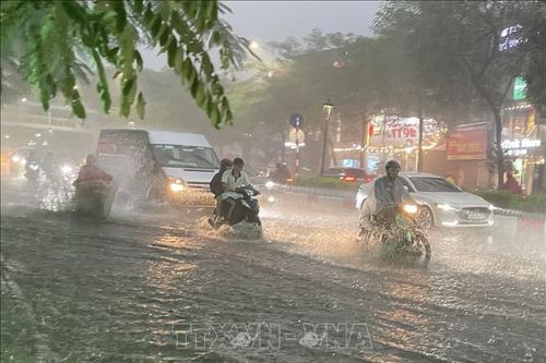 Hà Nội: Nỗ lực hạn chế ngập úng cục bộ trên nhiều tuyến phố