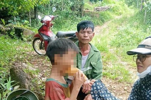 Tìm thấy cháu bé sau 4 ngày lạc trong rừng ở Yên Bái