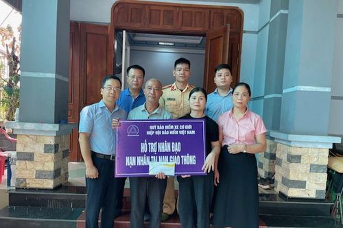 Hỗ trợ nhân đạo gia đình nạn nhân tử vong do tai nạn giao thông tại Hà Tĩnh